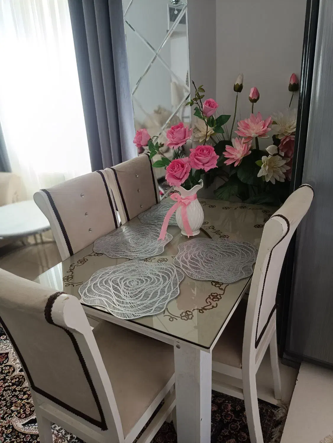 میز نهارخوری،|میز و صندلی غذاخوری|هرسین, |دیوار