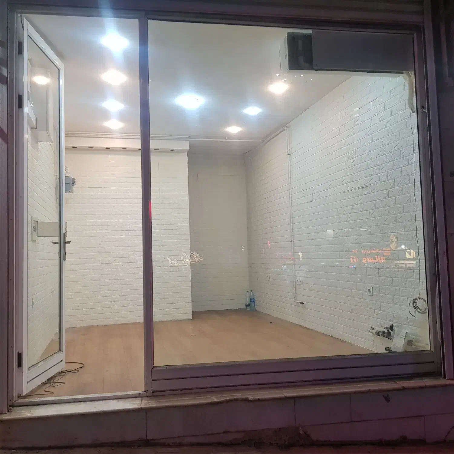 مغازه جنب کاشف السلطنه با تمام امکانات|اجارهٔ مغازه و غرفه|لاهیجان, شقایق|دیوار