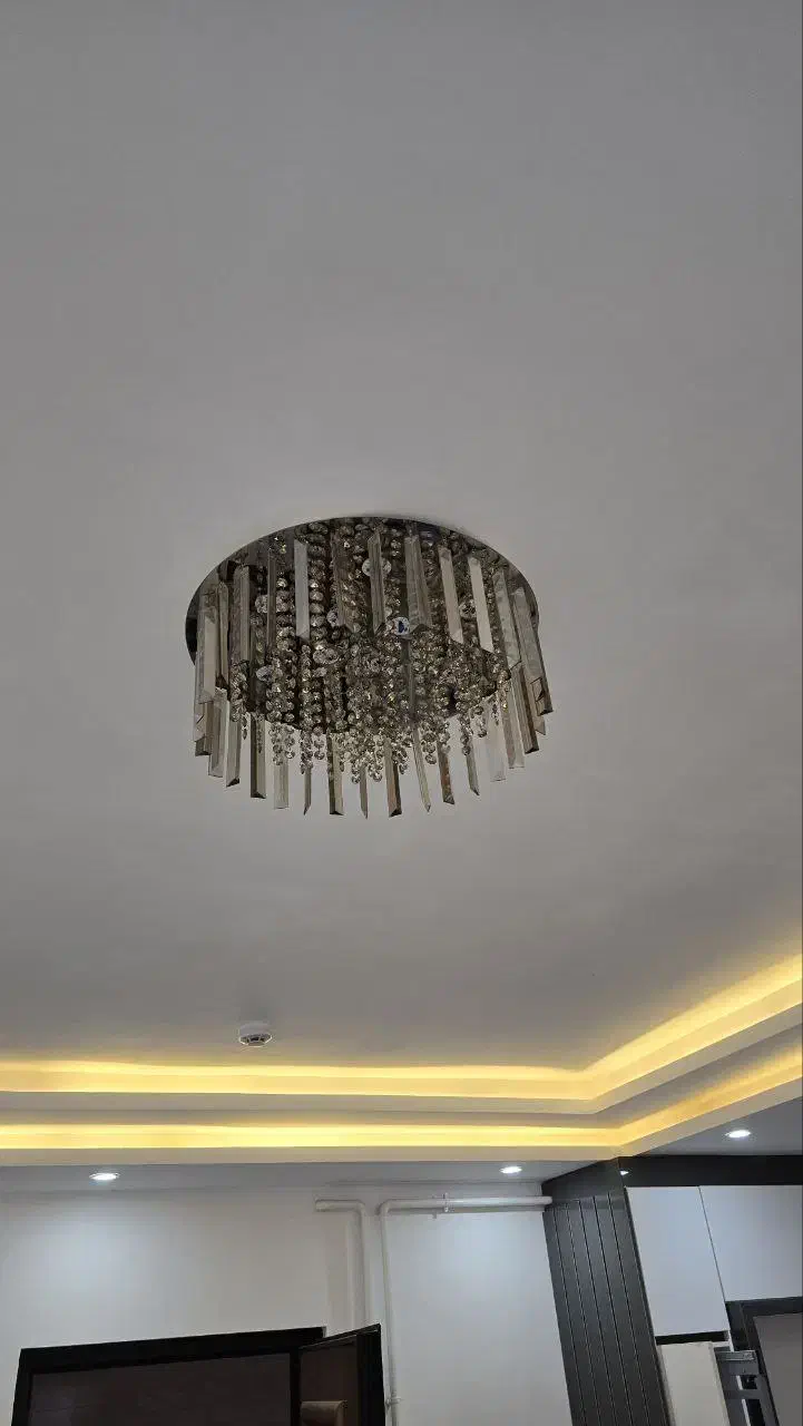 لوستر بزرگ|لوستر و چراغ آویز|رشت, کوی بیانی|دیوار