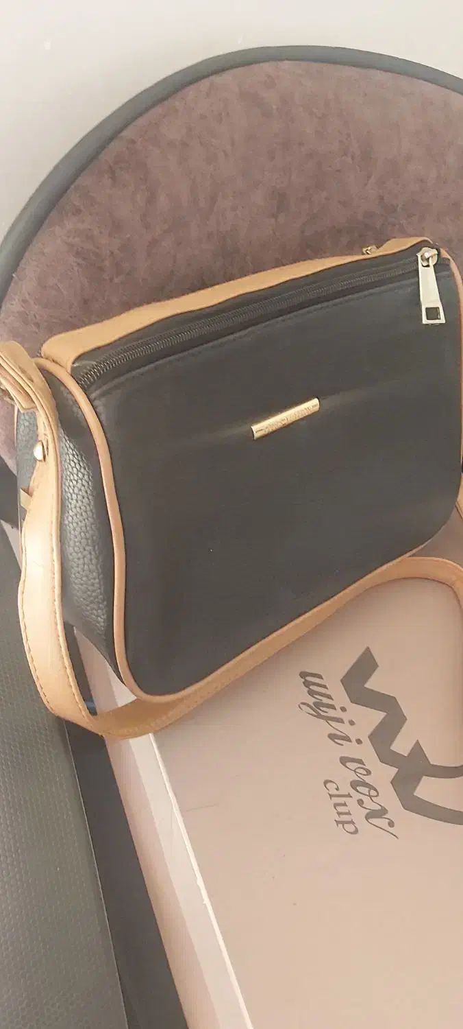 تعدادی کیف|کیف، کفش، کمربند|اردبیل, |دیوار