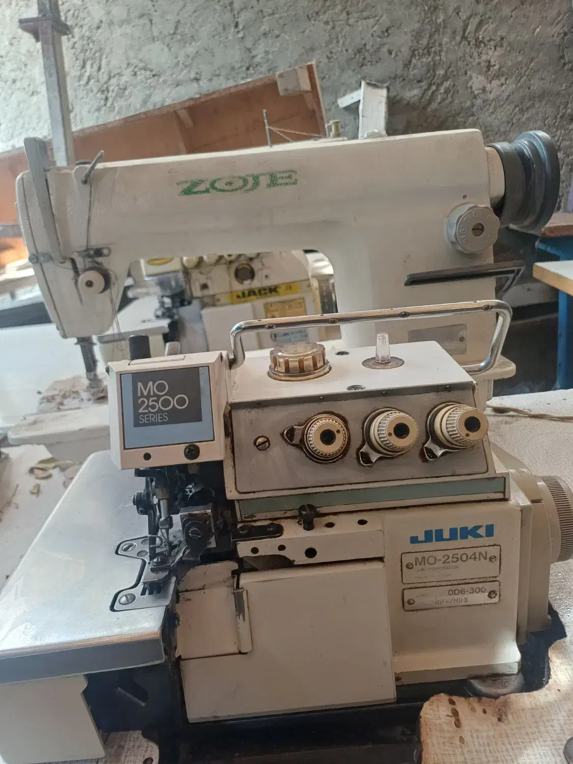 سه نخ ۲۰۵۰۴ژاپن ۶۳۰۰سا کاربر سردوز ژاپن ژوکی|چرخ خیاطی و ریسندگی|اصفهان, شاهد|دیوار