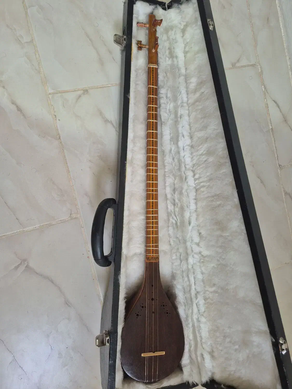 سه تار عزیزی|سازهای سنتی|صدرا-فارس, فاز ۲|دیوار