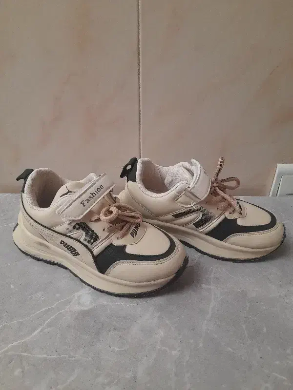 کفش پسرانه در سایز های ۳۳ و۳۱ در حد نو|کیف، کفش، کمربند|اصفهان, منتظرالمهدی|دیوار