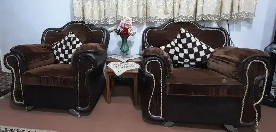 مبل ۵ نفره همراه با میزعسلی|مبلمان خانگی و میز عسلی|رشت, پیرکلاچای|دیوار