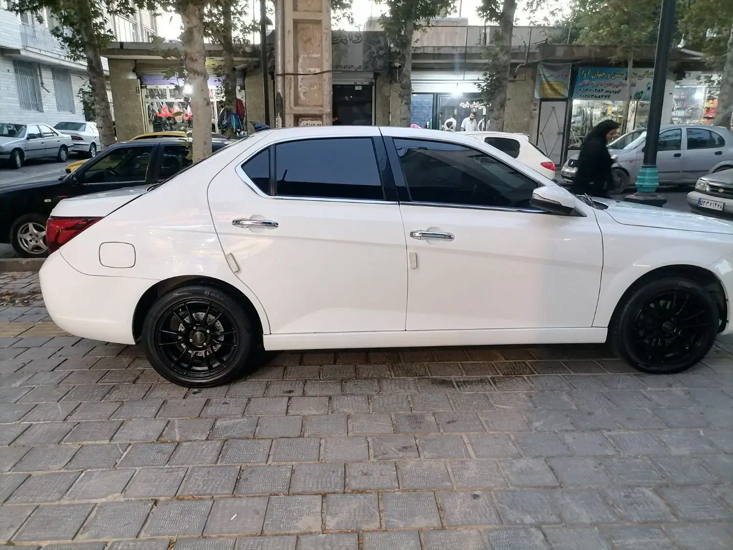 دنا پلاس 1402|خودرو سواری و وانت|هشتگرد, شهرک راه آهن|دیوار