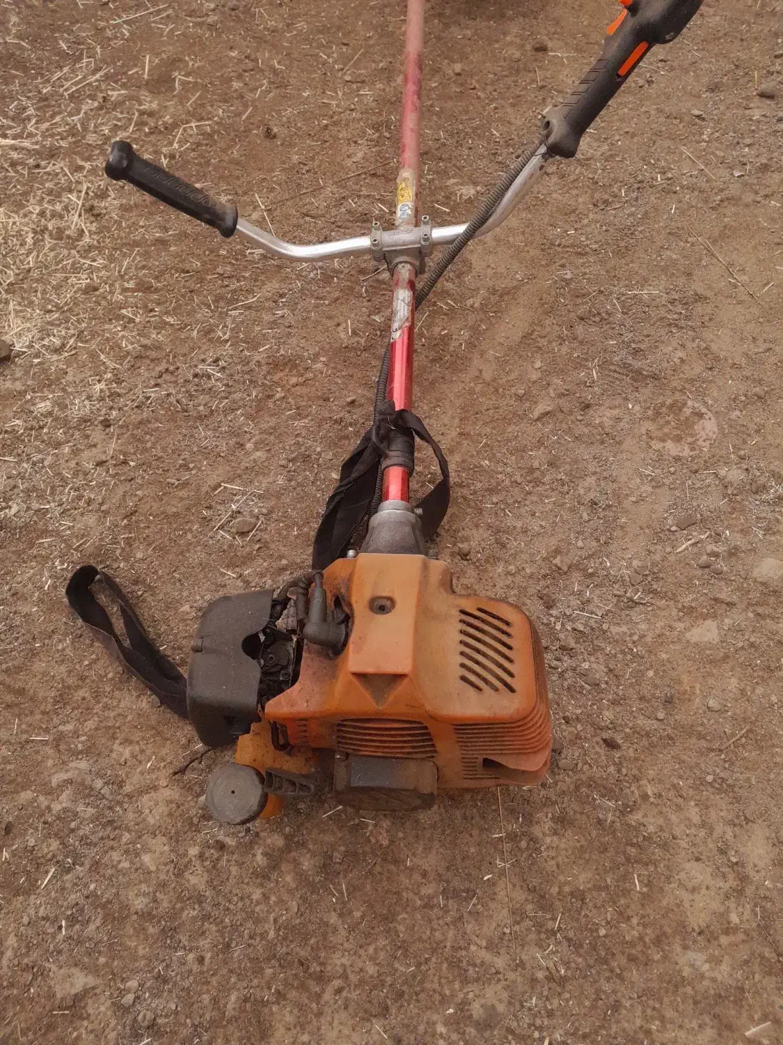 چمن زنی هرس تمیز کاری با موتور چوب بری و اره|خدمات باغبانی و درختکاری|لاهیجان, لیالستان|دیوار