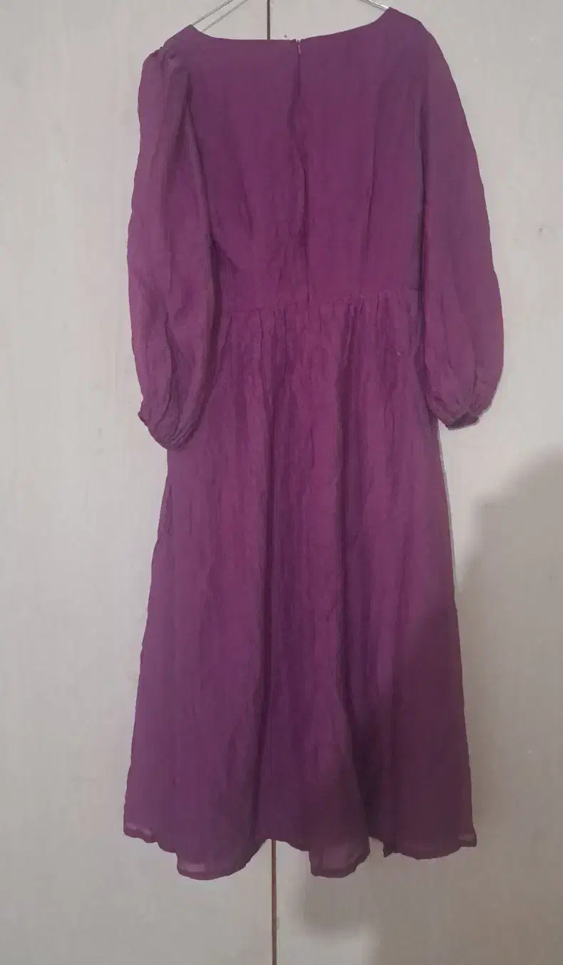 پیراهن|لباس|رشت, نخودچر|دیوار