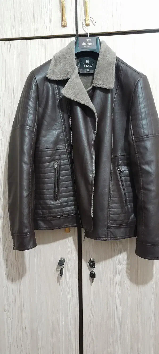 کاپشن|لباس|شادگان, |دیوار