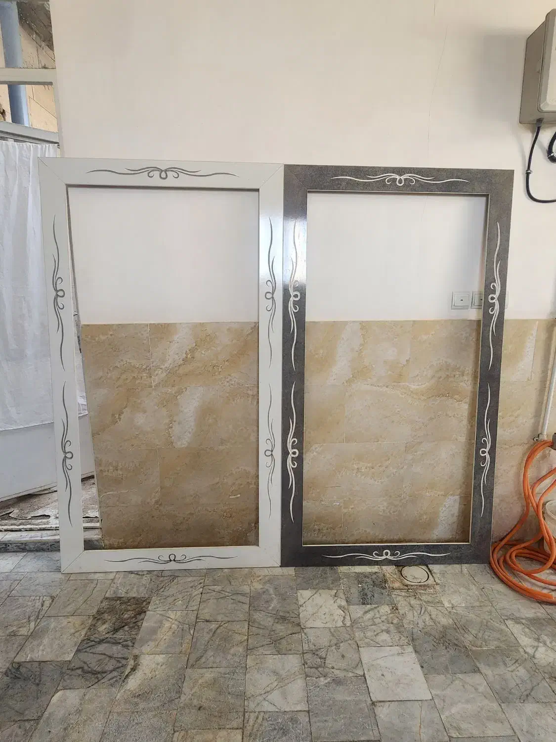 قاب آینه آرایشگاه|آرایشگاه و سالنهای زیبایی|کاشمر, |دیوار