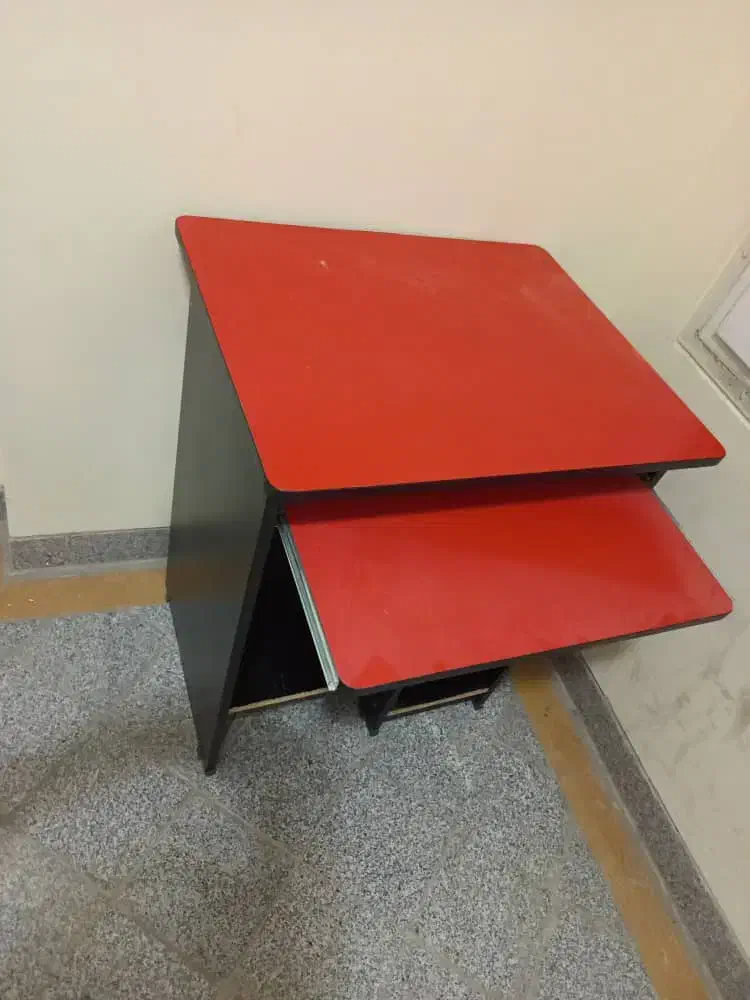 میز کامپیوتر|میز تحریر و کامپیوتر|اندیشه, اندیشه فاز ۳|دیوار