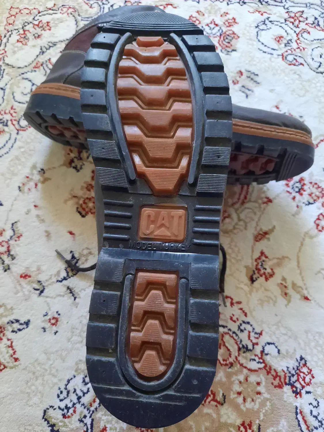 کفش ساق دار|کیف، کفش، کمربند|اندیشه, اندیشه فاز ۱|دیوار