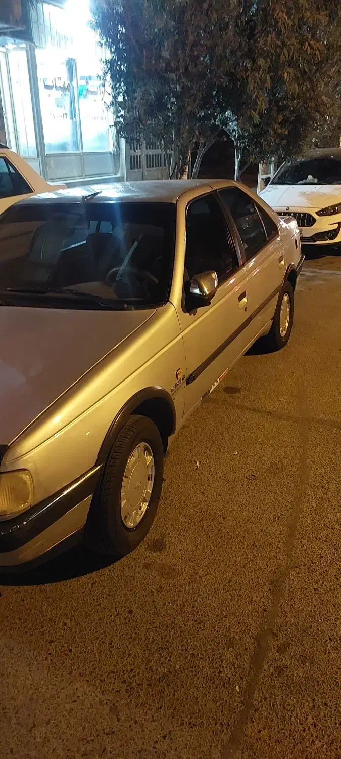 پژو 405 نقره‌ای متالیک|خودرو سواری و وانت|قم, زنبیل آباد|دیوار