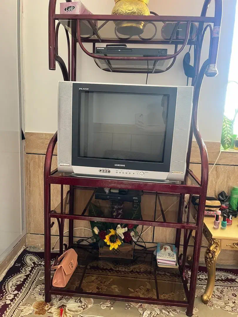 تلوزیون و میزش درحد نو|تلویزیون و پروژکتور|داراب, |دیوار