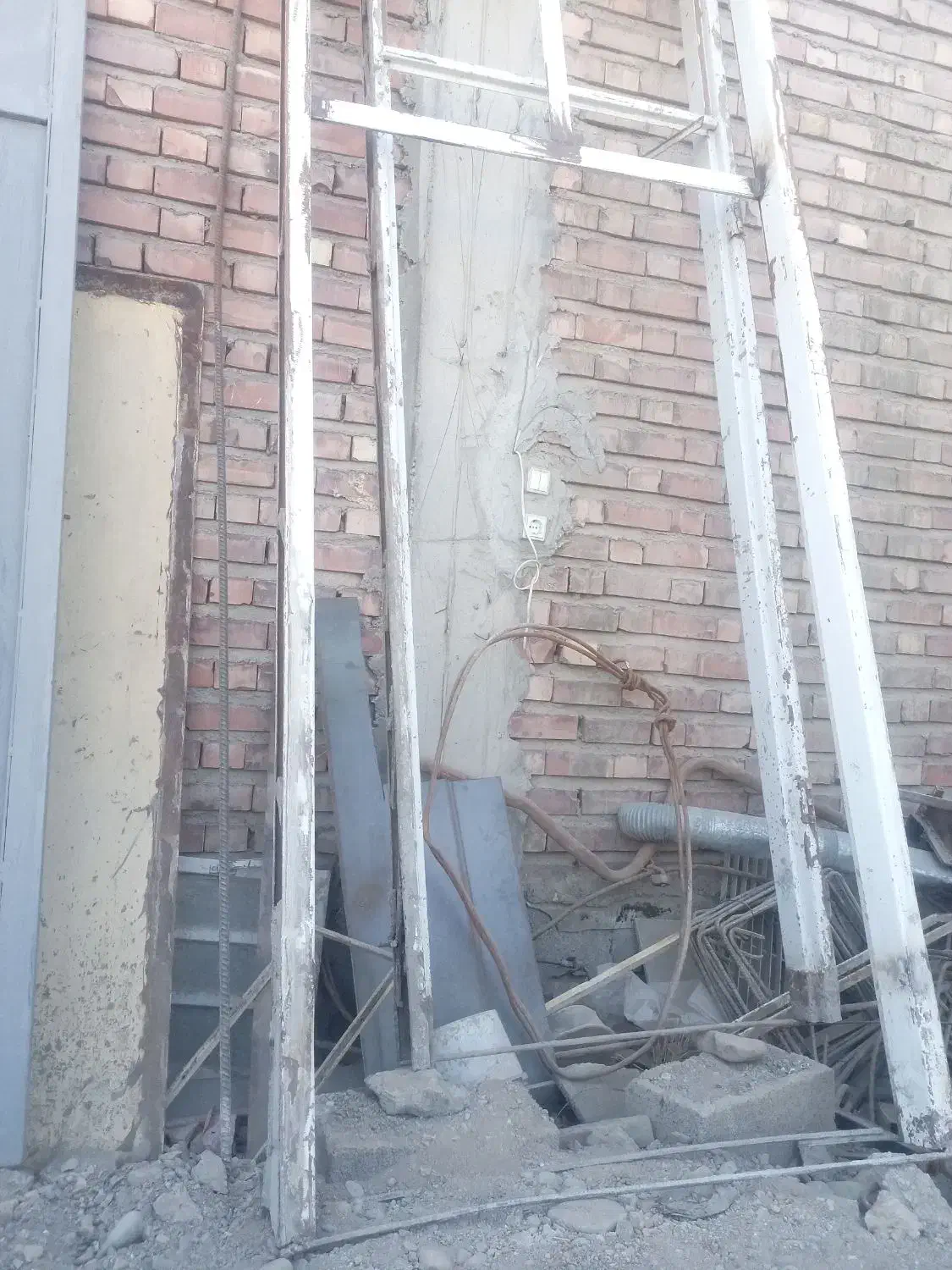 خرید و فروش درب و پنجره دست دوم|مصالح و تجهیزات ساختمان|جیرفت, |دیوار