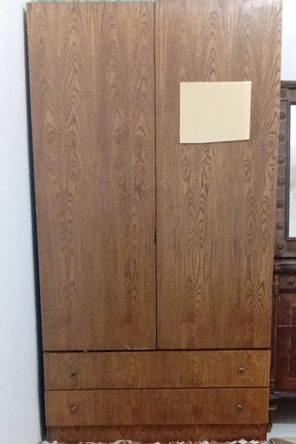 دراور چوب همراه میز|جاکفشی، کمد، دراور|رباط‌کریم, مسکن مهر آبشناسان|دیوار