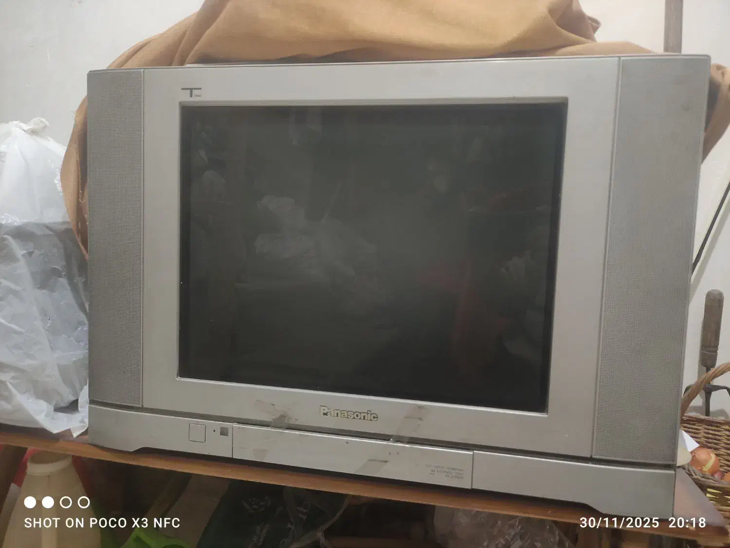 تلوزیون قدیمی|تلویزیون و پروژکتور|صدرا-فارس, فاز ۱|دیوار