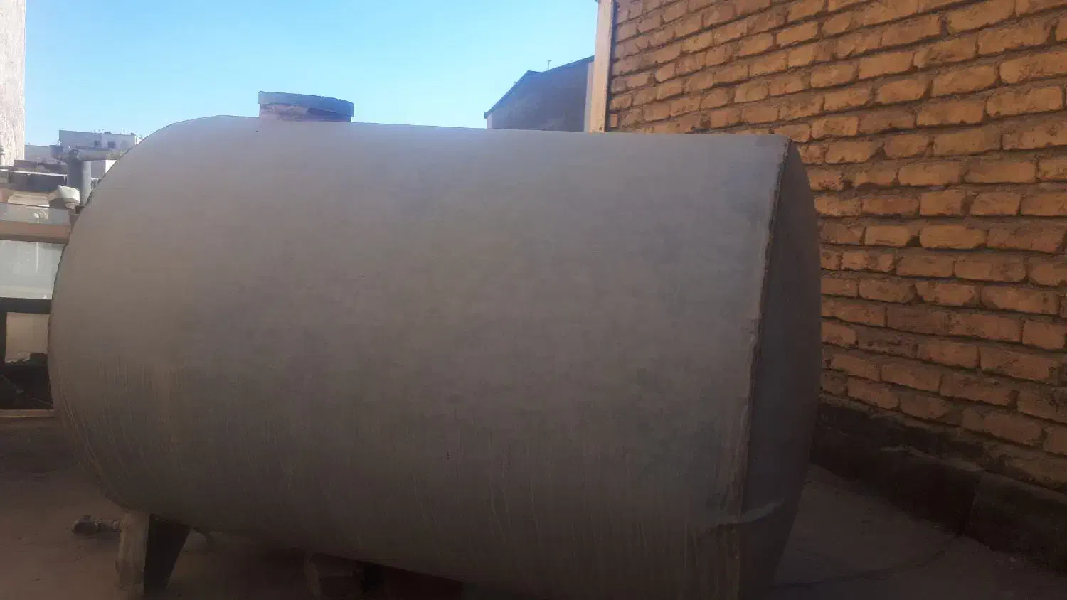 ۲ عدد مخزن ۱۰۰۰لیتری،۱ عدد مخزن ۲۵۰ لیتری پلاستیک|مصالح و تجهیزات ساختمان|رودهن, |دیوار