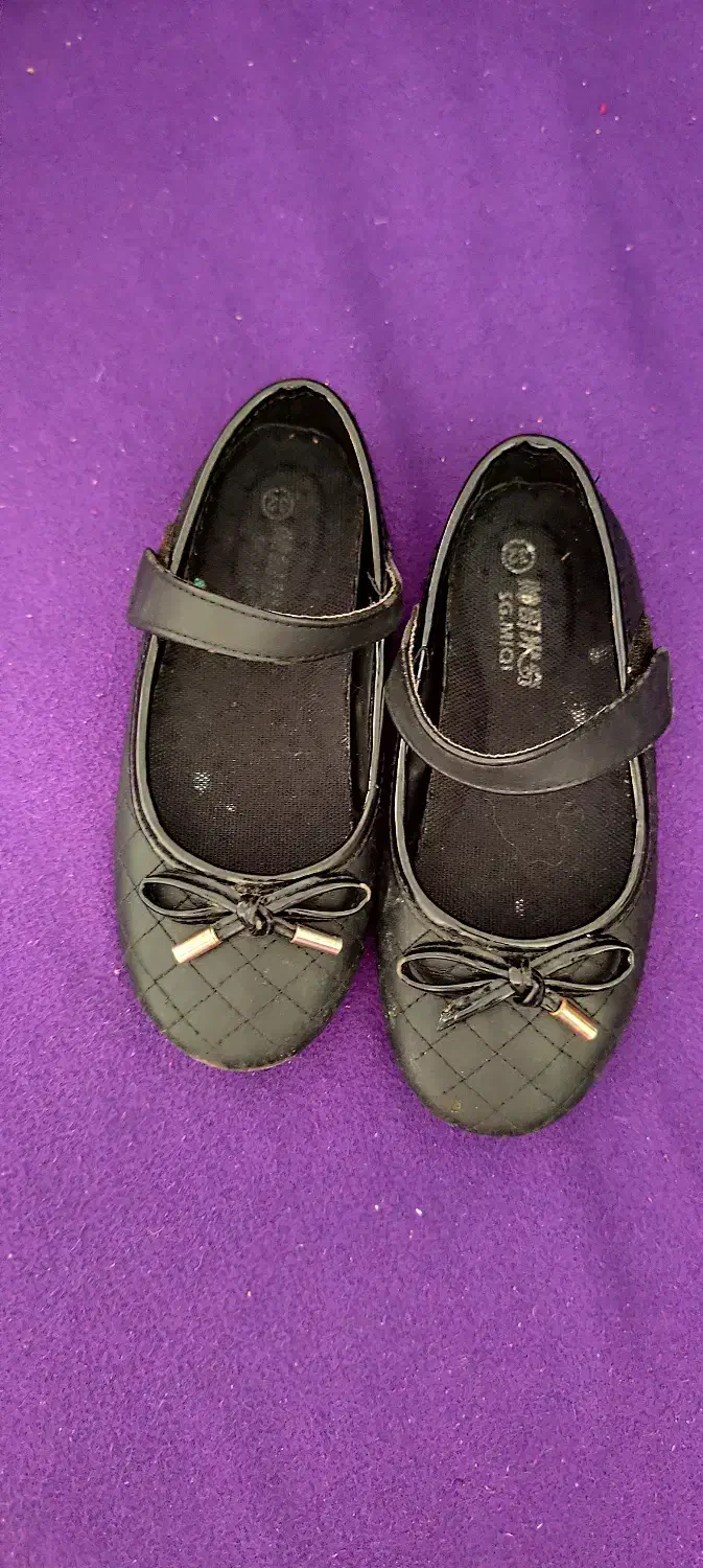 کفش صورتی در حد خیلی نو و کفش مشکی سایز ۳۰|کفش و لباس بچه|تهران, سازمان آب|دیوار