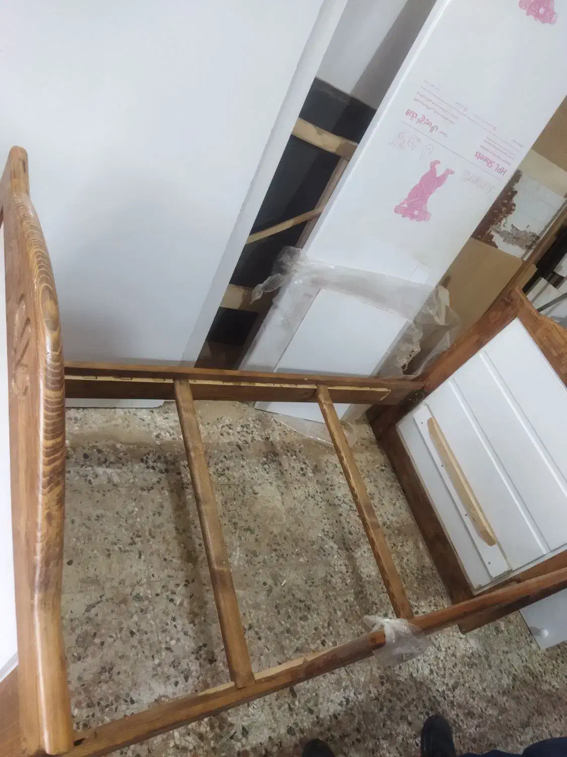 تخت بچه سالم|تخت و صندلی بچه|آستانه اشرفیه, |دیوار