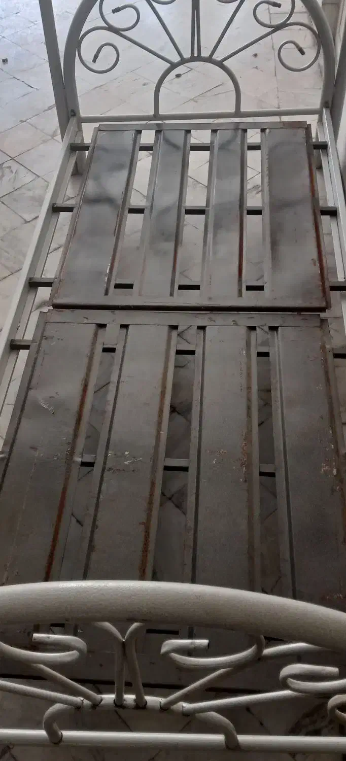 تخت یکنفره دوعدد|تخت و صندلی بچه|بروجرد, |دیوار