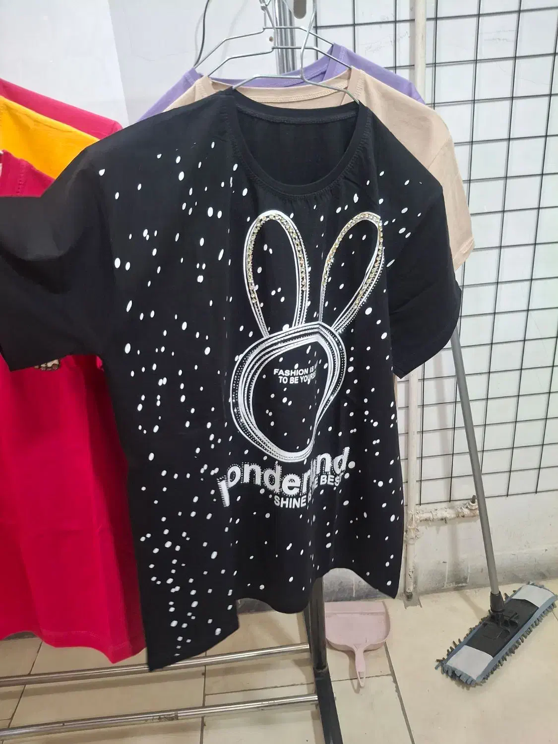 تونیک|لباس|قم, وادی السلام|دیوار