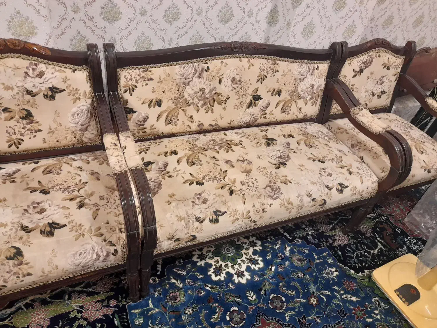 یک دست مبل هفت نفره کاملا سالم|مبلمان خانگی و میز عسلی|ساری, |دیوار