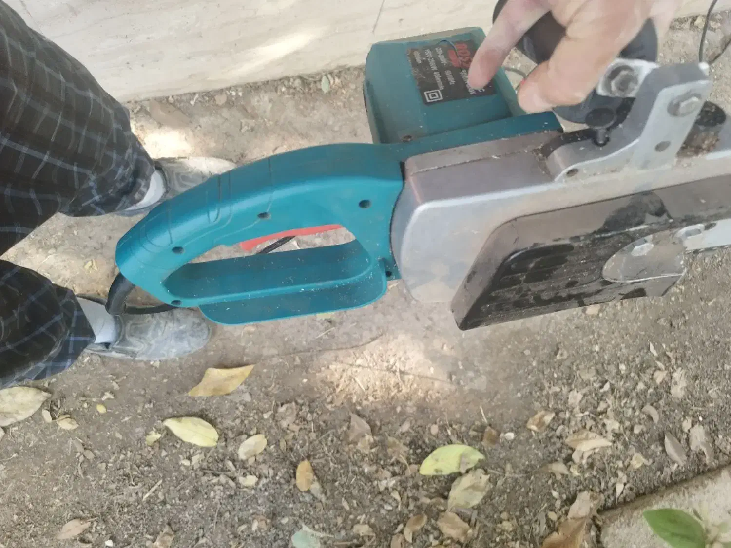 اره زنجیری درخت بر قوی با تیغه هیوندا جنس خوب|ابزارآلات|اصفهان, براآن شمالی|دیوار