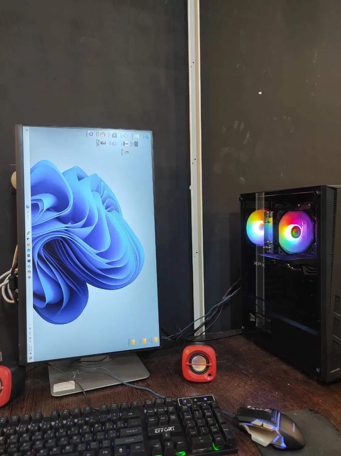 مانیتور dell فول اچ دی|قطعات و لوازم جانبی رایانه|قم, شهرک امام حسین|دیوار