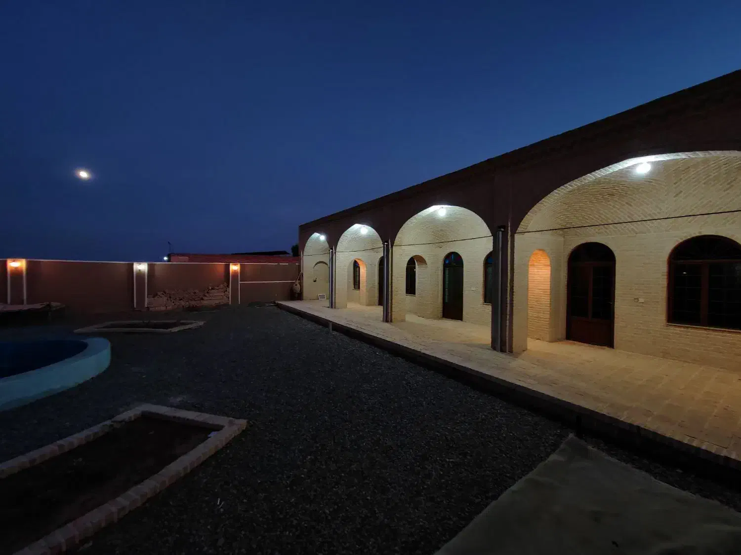 اقامتگاه دیار آفتاب|اجارهٔ کوتاه‌مدت ویلا و باغ|کویرات, |دیوار