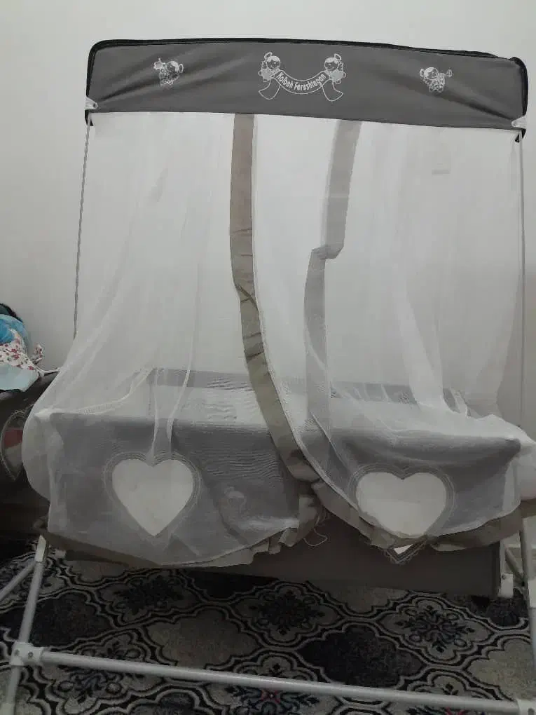 تخت تاشو نوزادی|تخت و سرویس خواب|چهاردانگه (تهران), |دیوار