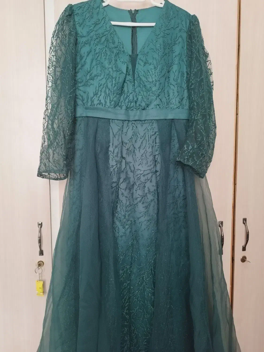 لباس مجلسی|لباس|هشتگرد, ینگی امام|دیوار