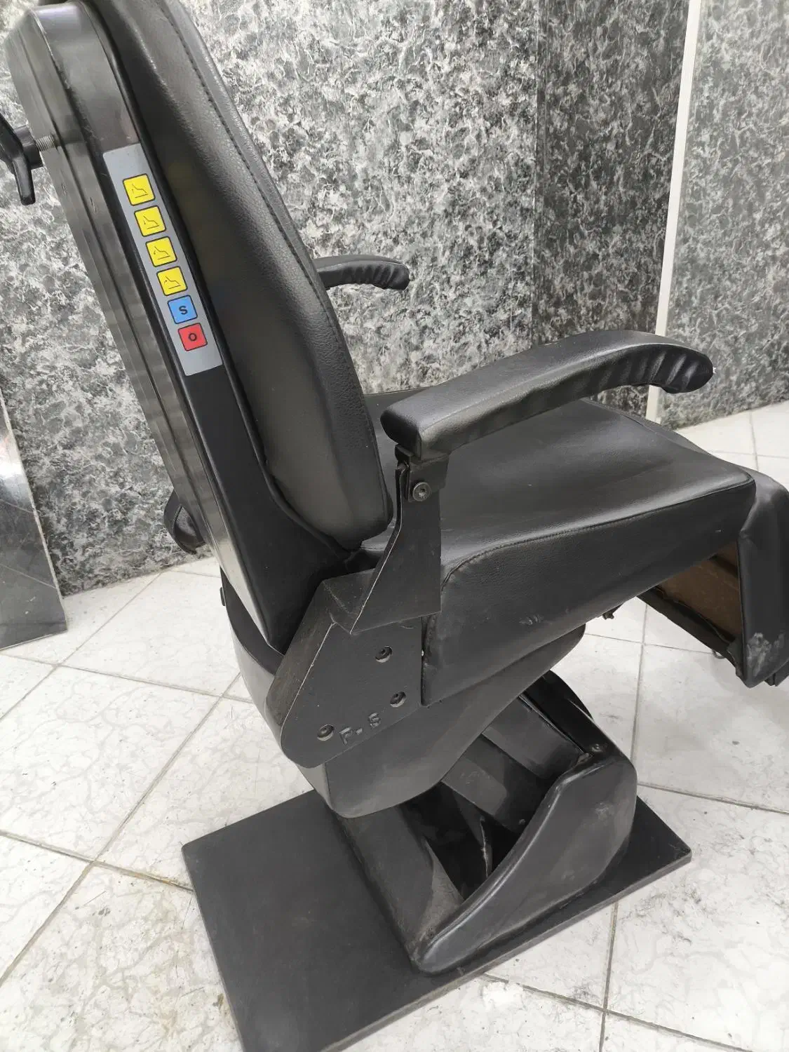 صندلی برقی|آرایشگاه و سالن‌های زیبایی|مشهد, نیزه|دیوار