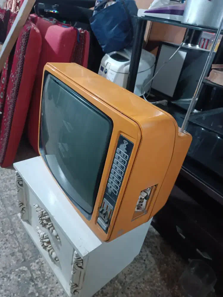 تلویزیون قدیمی|کلکسیون اشیاء عتیقه|رانکوه, |دیوار