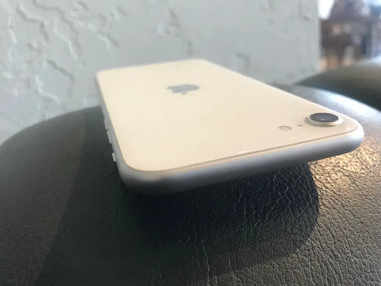 Se 2022 iphone|موبایل|اصفهان, باغ دریاچه|دیوار