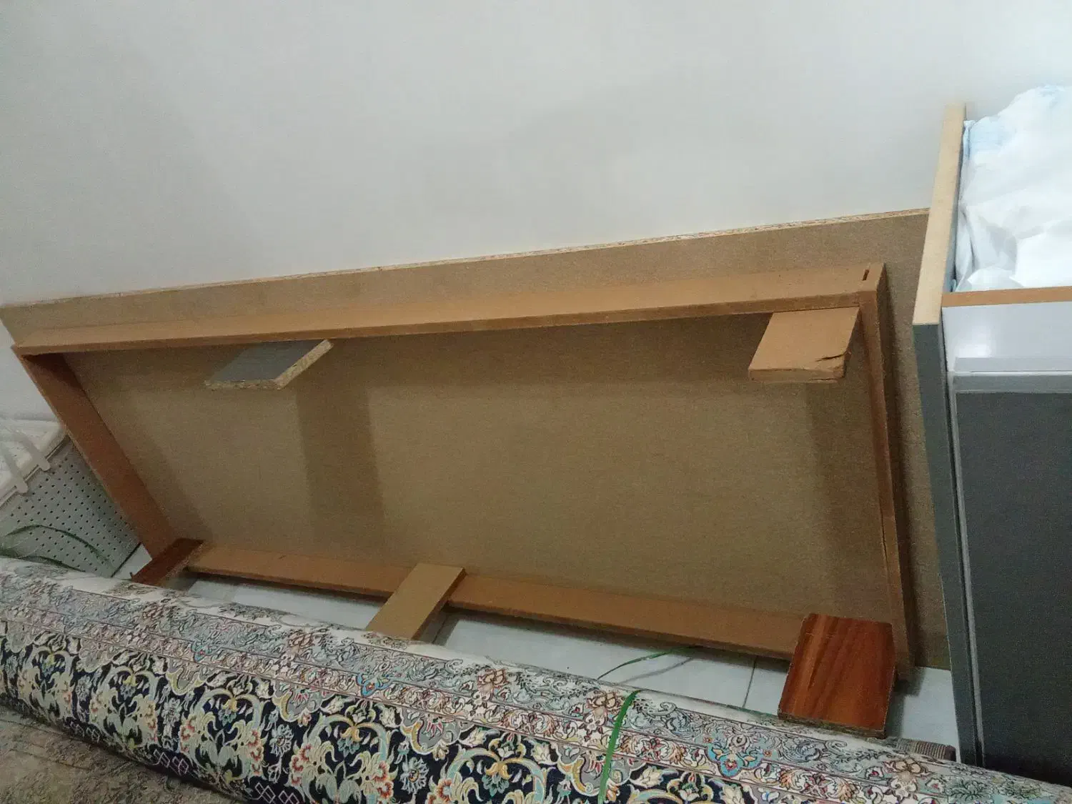 تخت دو نفره|تخت و سرویس خواب|رشت, حومه رشت|دیوار