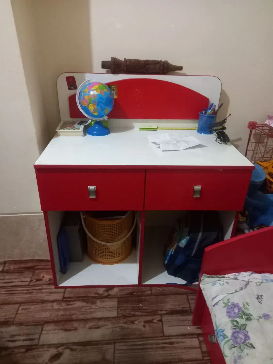 تخت و کمد|اسباب و اثاث بچه|فسا, |دیوار