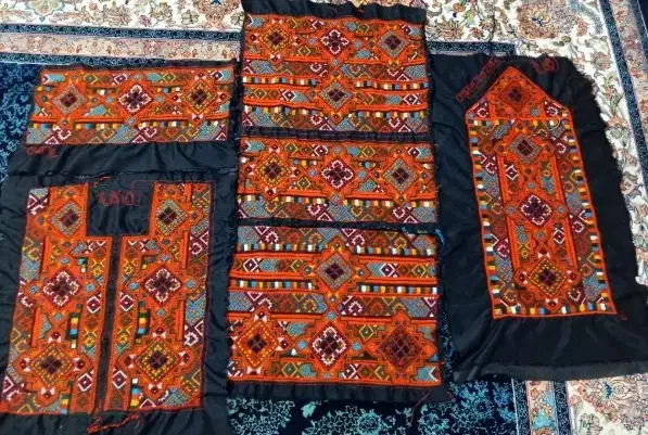 زیح پنج و شیش گل|لباس|خاش, |دیوار