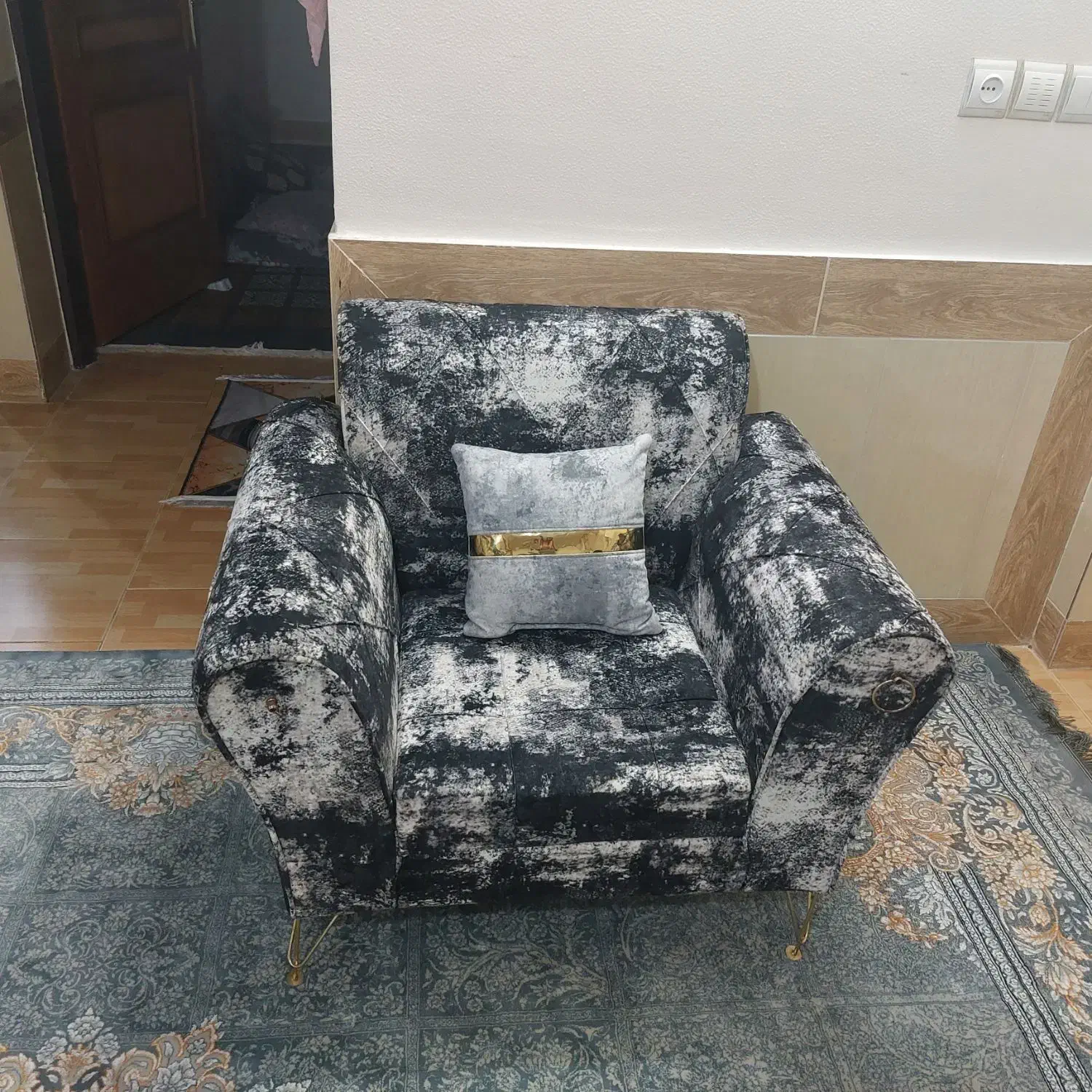 مبل هشت نفره راحتی|مبلمان خانگی و میز عسلی|شاهین‌شهر, ۹ دی|دیوار