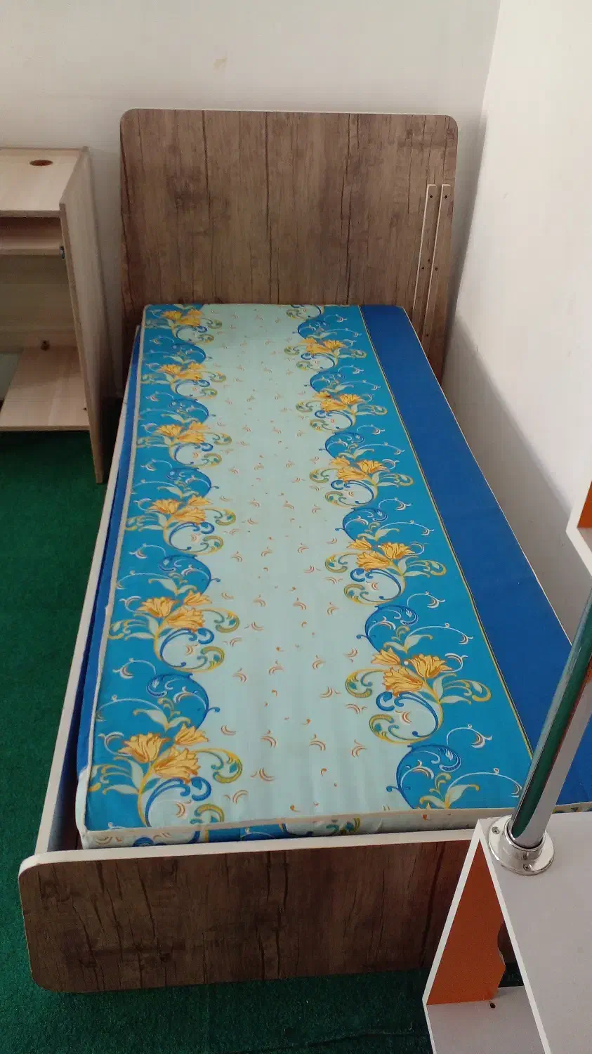 تخت و کمد|تخت و صندلی بچه|سنندج, |دیوار