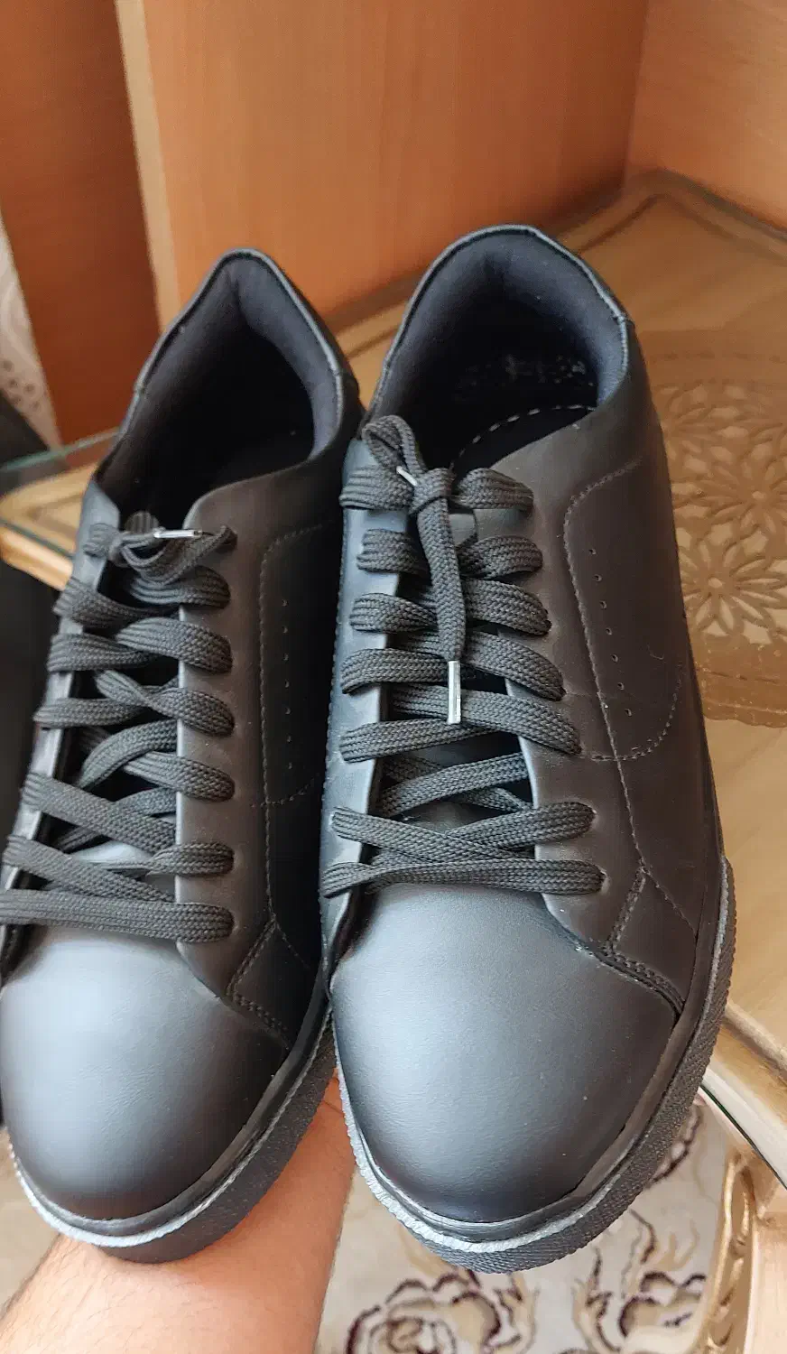 کفش|کیف، کفش، کمربند|کاشمر, |دیوار