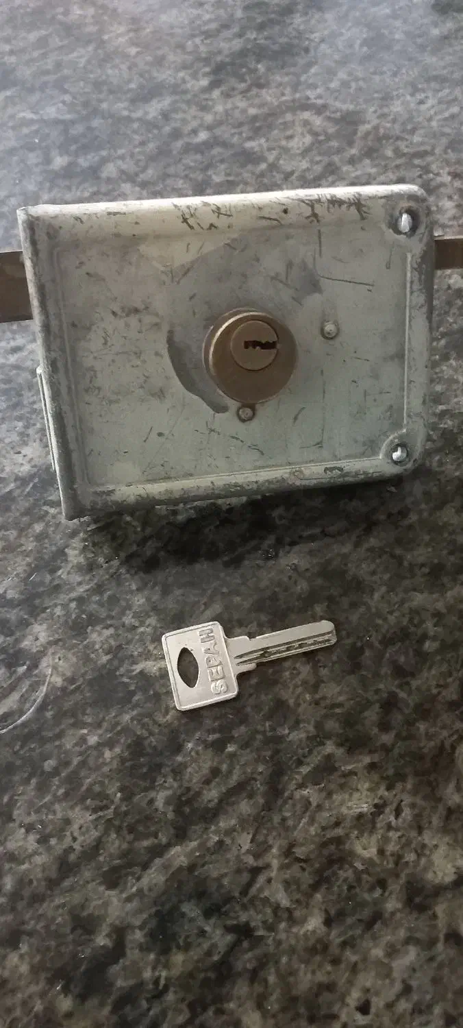 قفل در حیاط سالم و در حد نو|ابزارآلات|مشهد, شهید شهریاری|دیوار