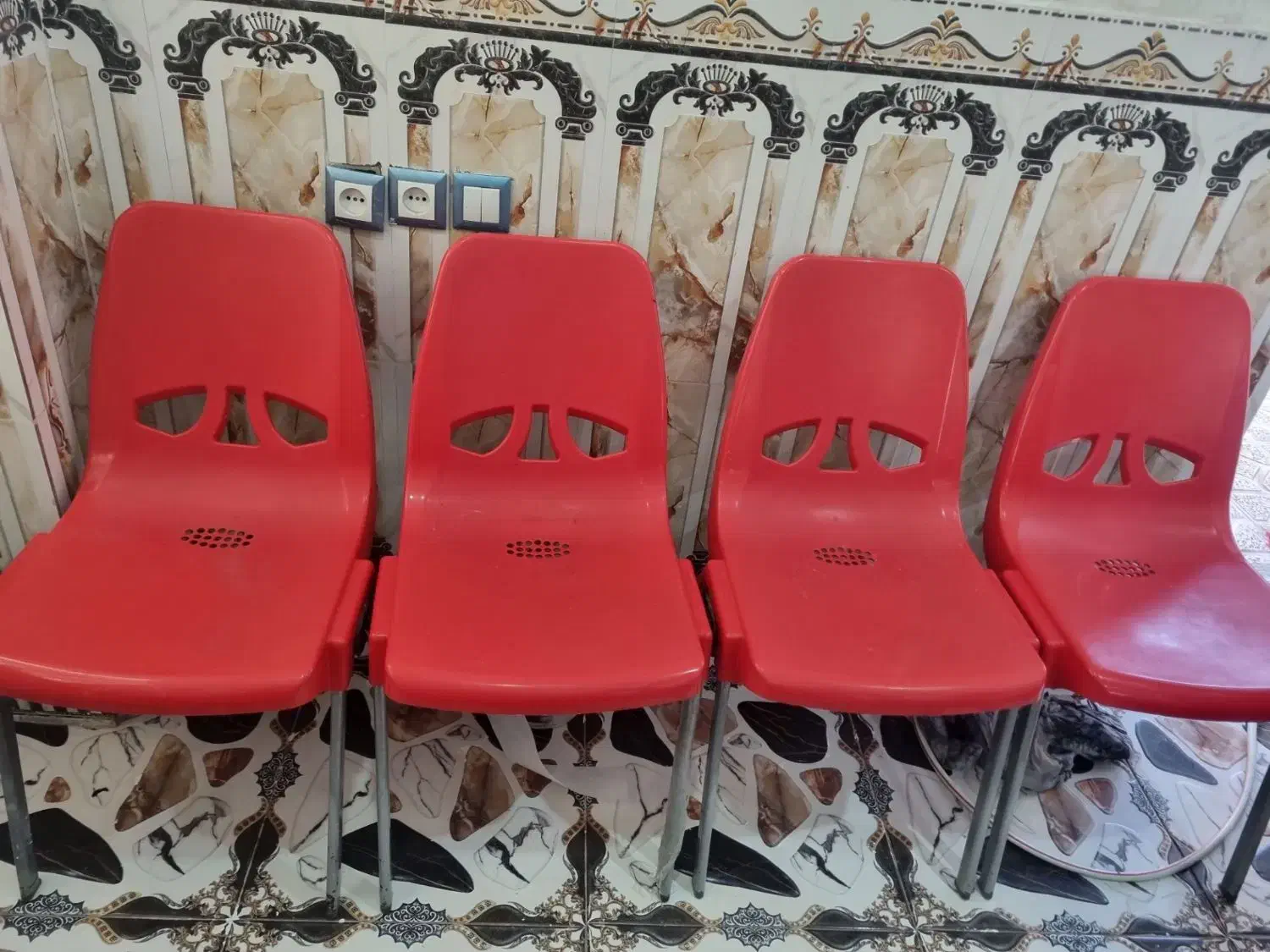 صندلی چهار عدد محکم|صندلی و نیمکت|پارس‌آباد, |دیوار