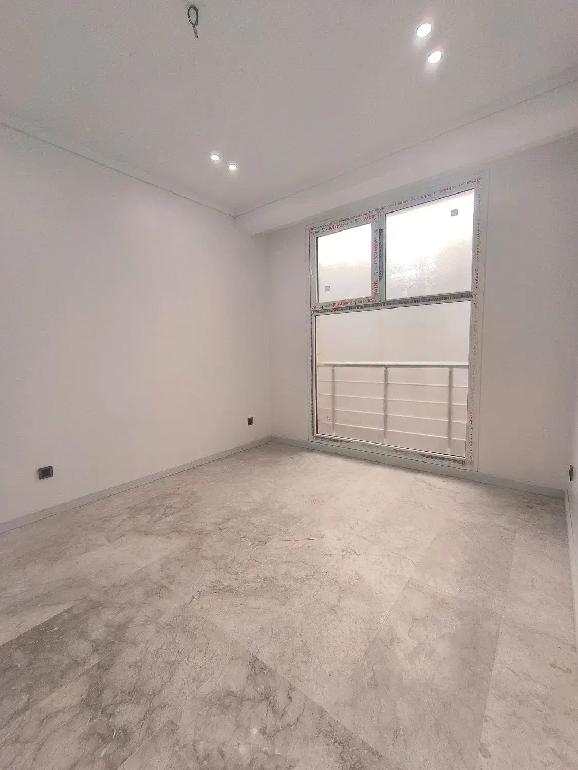 آپارتمان ۱۳۰ متر * شاهکار * «کلیدنخورده ' غرق نور»