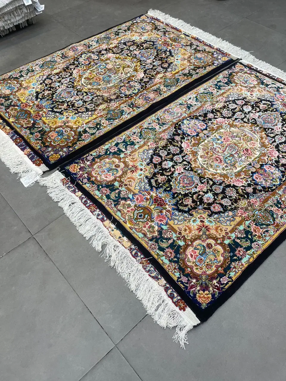 فرش دستباف (بساک)جفت ۹۰ درصدزرع نیم ابریشم سالاری|فرش|مشکین‌دشت, |دیوار