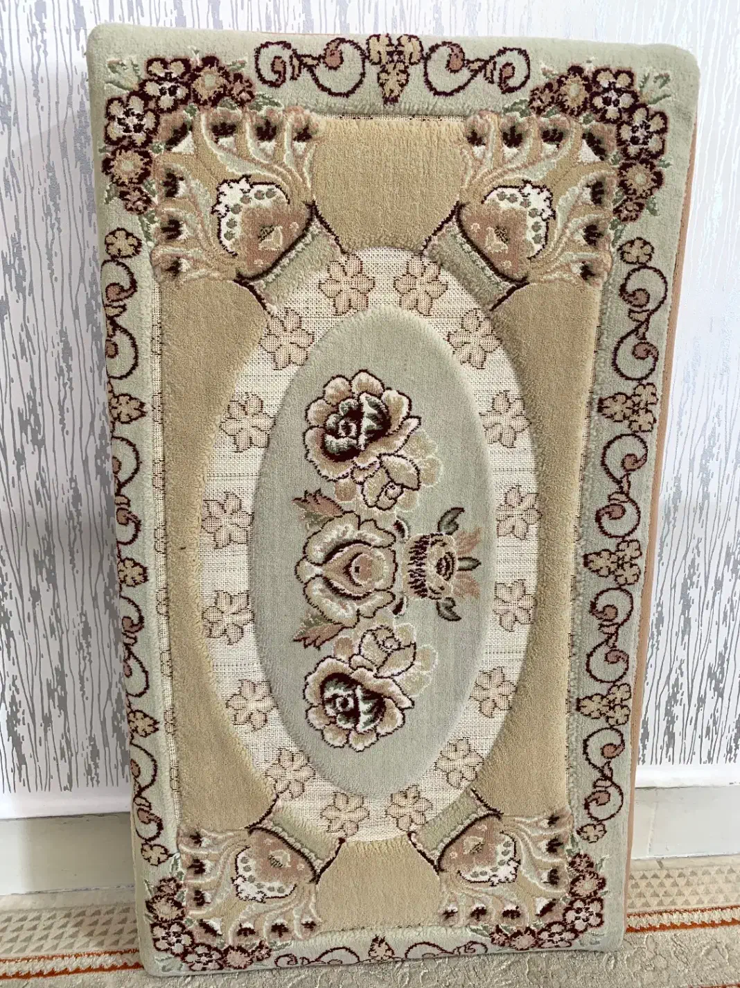 پشتی طرح فرش برجسته|پشتی|دوگنبدان, |دیوار