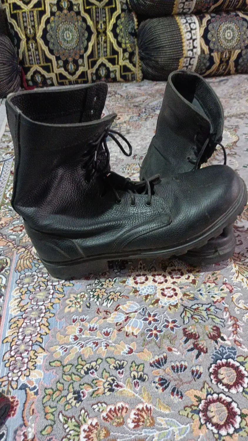 کفش|کیف، کفش، کمربند|ایرانشهر, |دیوار