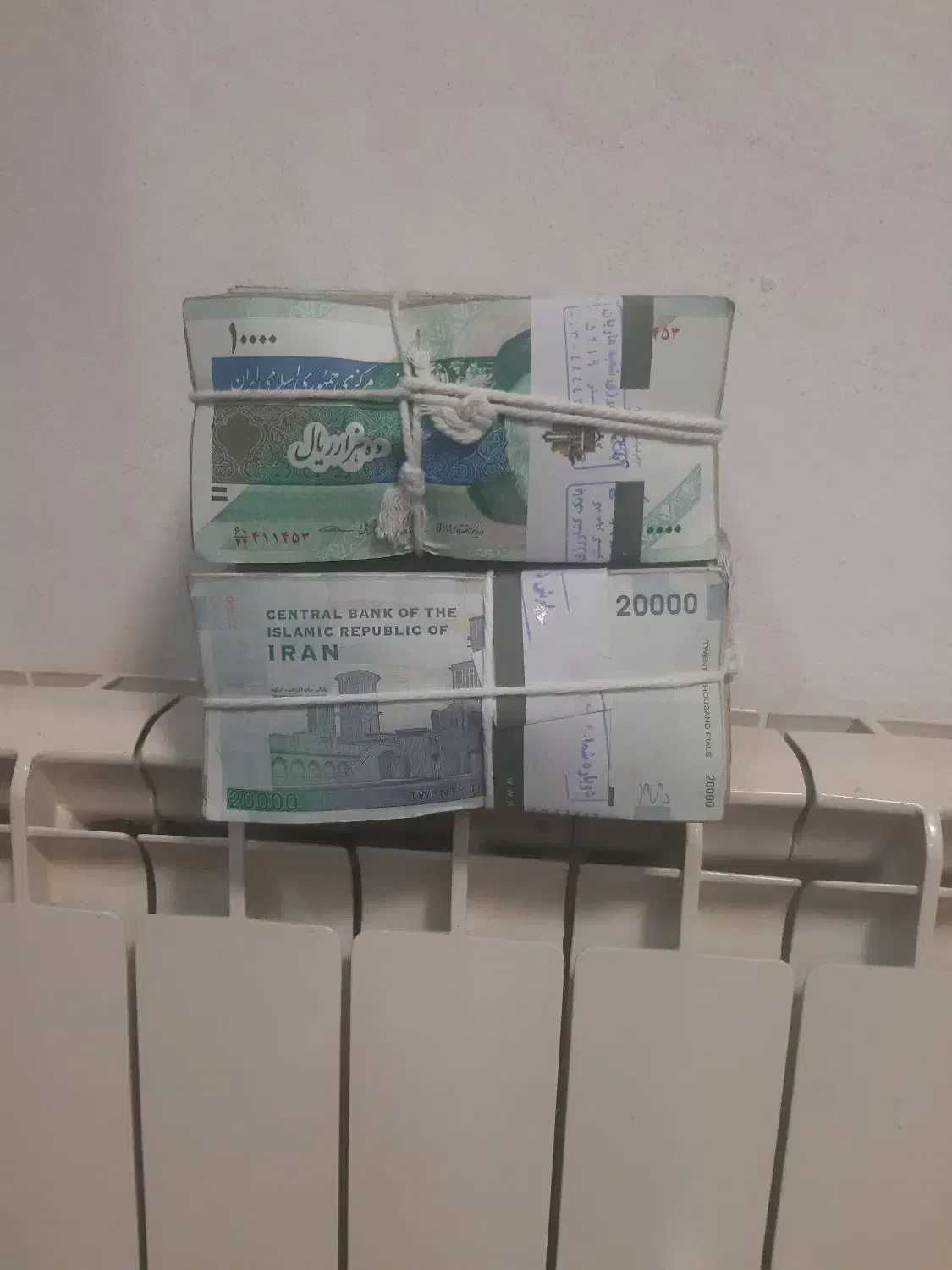 هزار تومانی و دوهزار تومانی|کلکسیون سکه، تمبر، اسکناس|بندر انزلی, آخرخط|دیوار