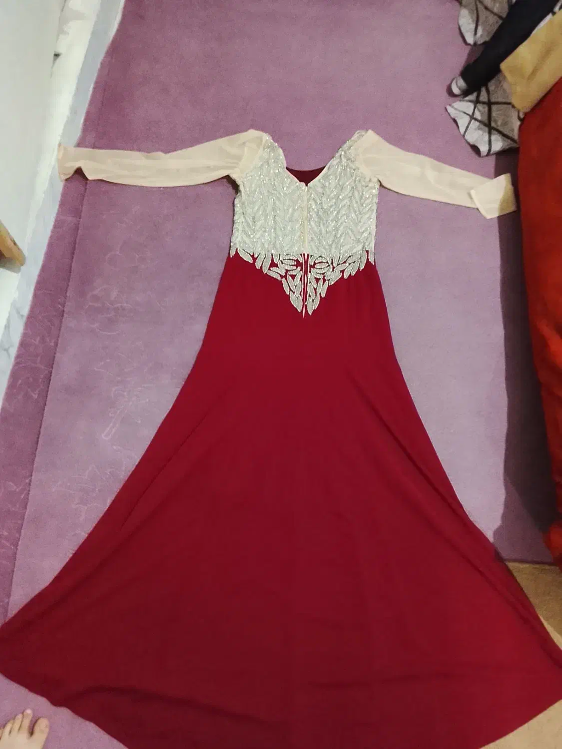 لباس مجلسی|لباس|اقبالیه, |دیوار