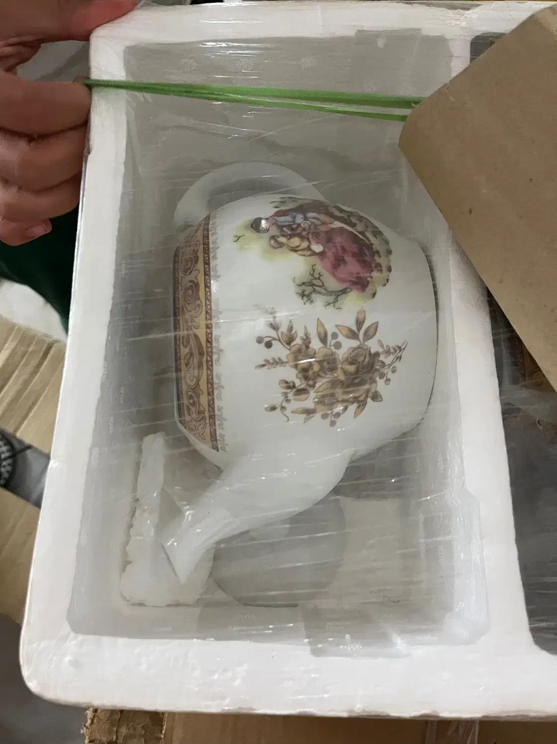 سه عدد قوری سرامیکی با نقش طلایی|قوری، کتری، قهوهساز دستی|یزد, |دیوار