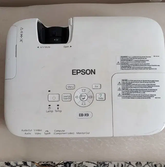ویدئوپروژکتور vga مارک اپسون وپرده نمایش دستی ۱/۸۰|تلویزیون و پروژکتور|اصفهان, سپاهان‌شهر|دیوار